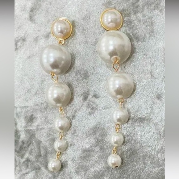 Zalea Elegant Pearl Drop Earrings - Picture 5 of 5